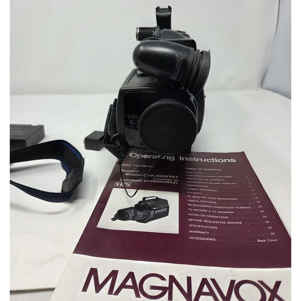 Magnavox CVK300AV01 VHS Movie Maker‎ Camcorder 1989 w/ Manual Battery AS-IS